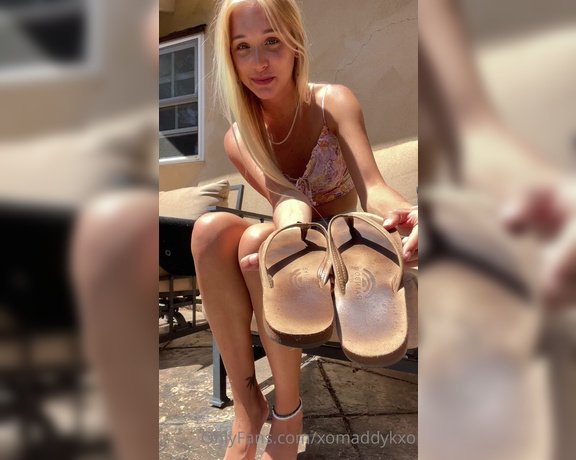 Goddess Kaylee aka Xomaddykxo OnlyFans - Tried on all my rainbow sandals and tested the dangle of each shoe which ones are your fav, and whi