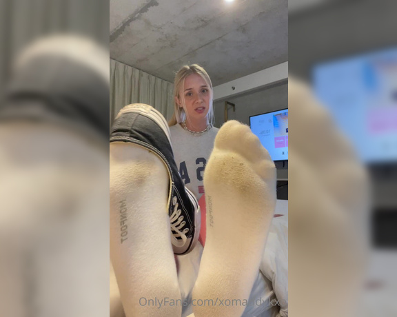 Goddess Kaylee aka Xomaddykxo OnlyFans - Quick stinky soles action from last night in my hotel I fuckingmiss you guys