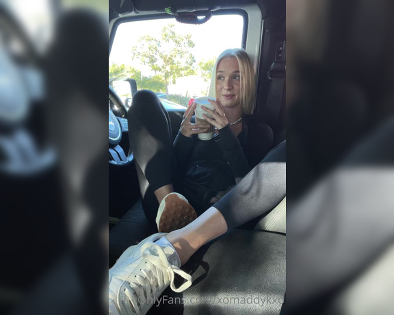 Goddess Kaylee aka Xomaddykxo OnlyFans - Catch up with me in the car after my walk