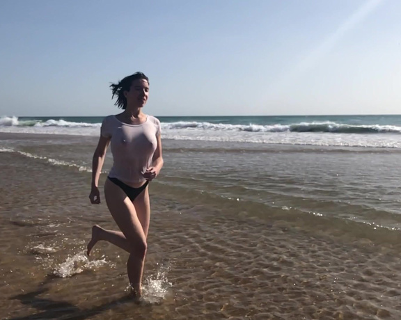 Tania Bann aka Taniabann OnlyFans - There is no better workout then running on the beach