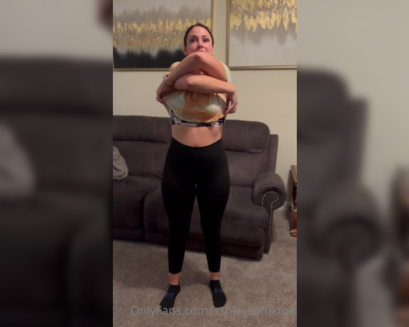 The Ashleys aka Ashleysoftiktok OnlyFans - I got asked to do a video getting undressed from my gym clothes, so here you are