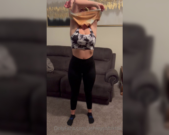 The Ashleys aka Ashleysoftiktok OnlyFans - I got asked to do a video getting undressed from my gym clothes, so here you are