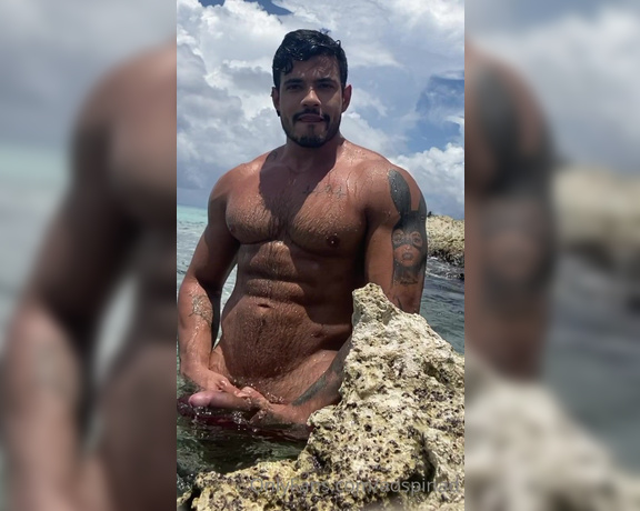 Alejo Ospina aka Aospinad OnlyFans - I just wanted to jerk, he wanted to suck