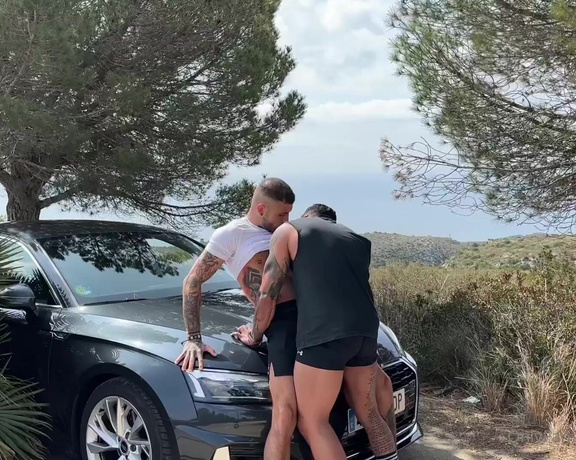 Alejo Ospina aka Aospinad OnlyFans - Fucking in the mountains of Barcelona @jeffreylloydxxx