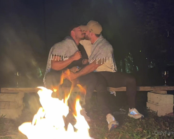 Alejo Ospina aka Aospinad OnlyFans - HORNY CAMPFIRE — Full Video @diegomineiro xl