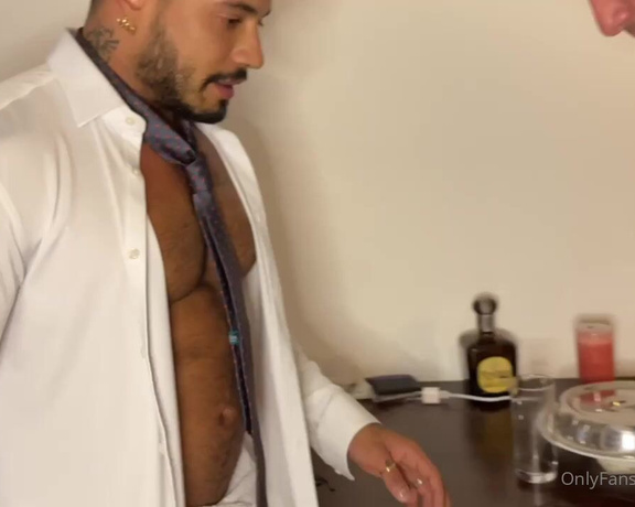 Alejo Ospina aka Aospinad OnlyFans - ROOM SERVICE  SEX VIDEO I ordered some food to my room and had an accident when the service man cam