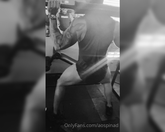 Alejo Ospina aka Aospinad OnlyFans - Legs day