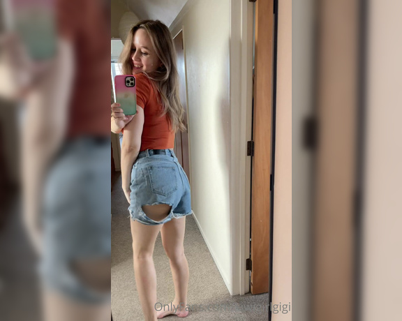 Gigi Miller aka Kiwigirlgigi OnlyFans - What the heck… How did my clothes disappear! Did you wish a naughty wish
