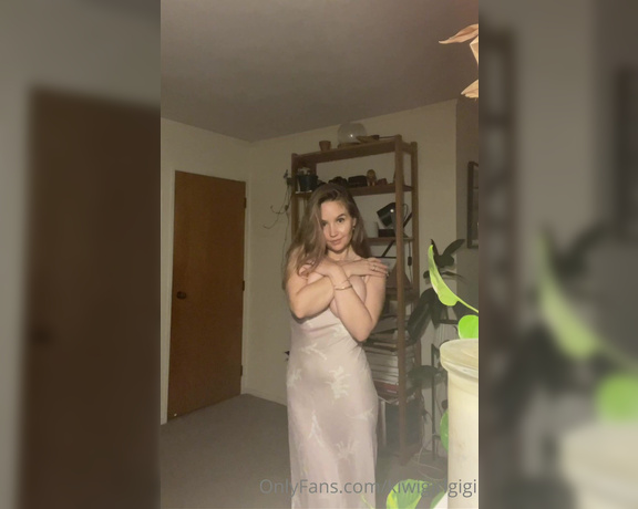 Gigi Miller aka Kiwigirlgigi OnlyFans - Two little model struts with a twist!! K it’s bedtime for me I was just feeling voluptuous and sexy