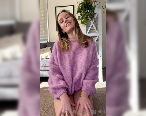 Gigi Miller aka Kiwigirlgigi OnlyFans - Everyone’s naked under their big, snuggly jumpers right Oh… Just me K then