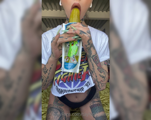 Taylor white aka Taylorwhitetv OnlyFans - Ima SLUTT 4 pickles 1