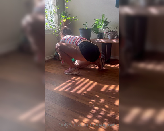 Hotyogawife OnlyFans - Cleaning the house before my trip!