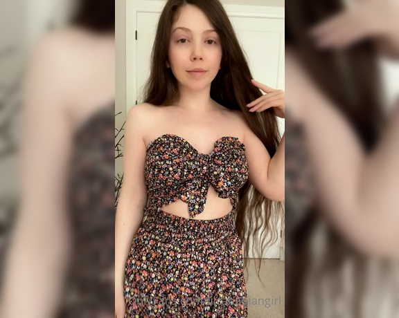 Lilcanadiangirl OnlyFans - Mini clothing try on haul swipe to see the other clips 1