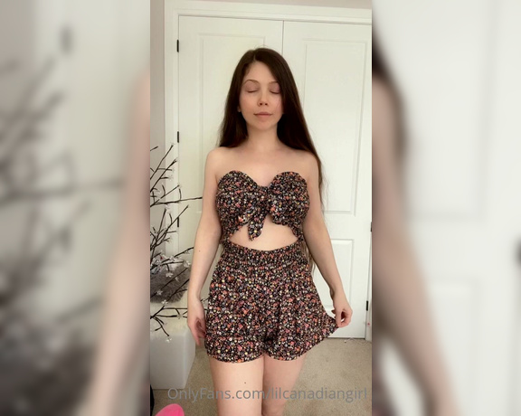 Lilcanadiangirl OnlyFans - Mini clothing try on haul swipe to see the other clips 1