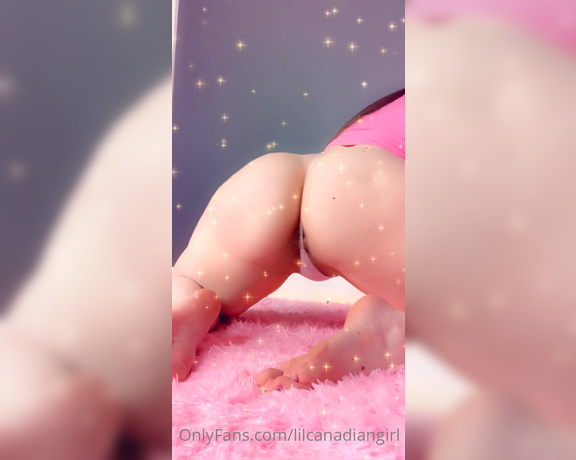 Lilcanadiangirl OnlyFans - Spreading my cheeks