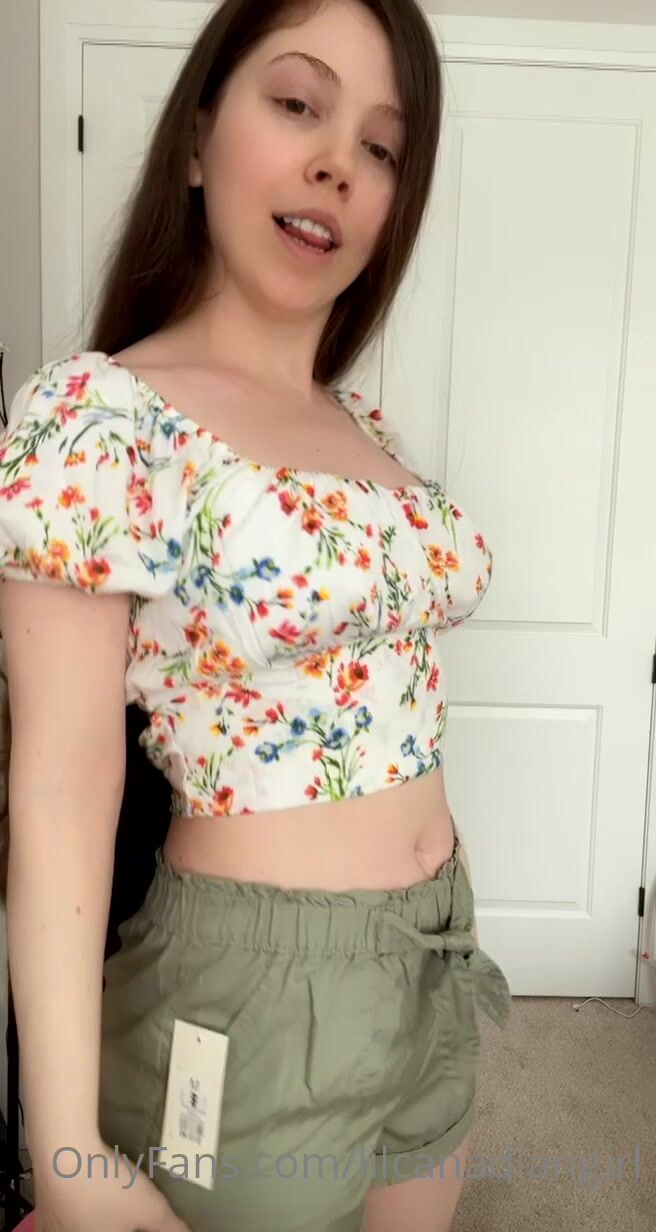 Watch online Lilcanadiangirl OnlyFans Mini clothing try on haul  