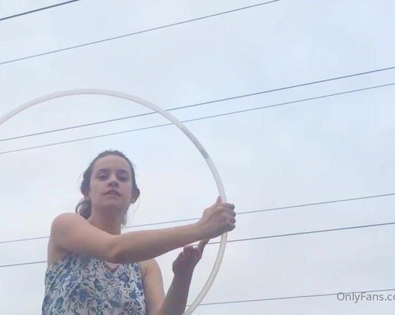 Quinn Finite aka Quinnfinite OnlyFans - Just a short little project Ive been working on that Im excited to share ) Hoop dancing (and tryin