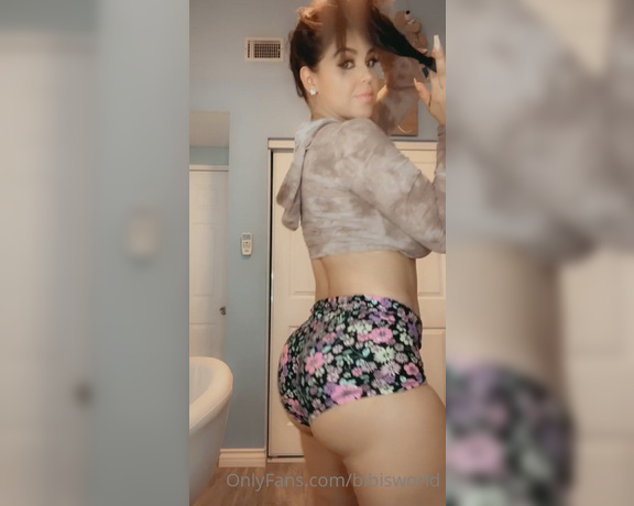 Sexy Lil Mami aka Bibisworld OnlyFans - 2nd favorite thing to do besides fucking