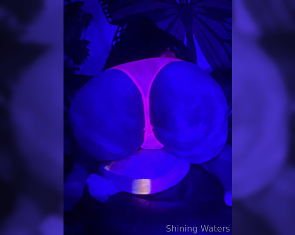 Shining aka Shiningwaters OnlyFans - Neon lights all that’s missing is you and some massage oil