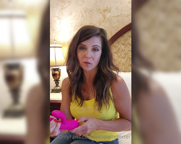 Mrs Poindexter aka Mrspoindexter OnlyFans - Moms little toy bag of fun! Heres all the toys I brought Did a little video tour for you when I