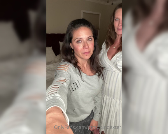 Mrs Poindexter aka Mrspoindexter OnlyFans - When drunnk real moms get ready for bed and try to make videos (butt massages included)