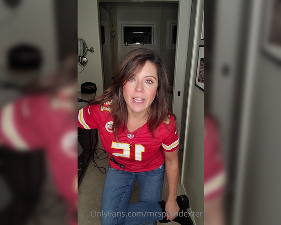 Mrs Poindexter aka Mrspoindexter OnlyFans - Ok, little halftime intermission vid And Im fat Fyi