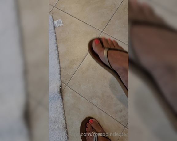 Mrs Poindexter aka Mrspoindexter OnlyFans - Ok! Some requested stuff while Im traveling A foot video in flip flops As you kinda know, I dont