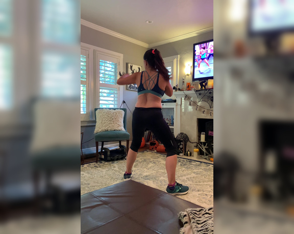 Mrs Poindexter aka Mrspoindexter OnlyFans - Just doing my HIIT video, nothing to see here