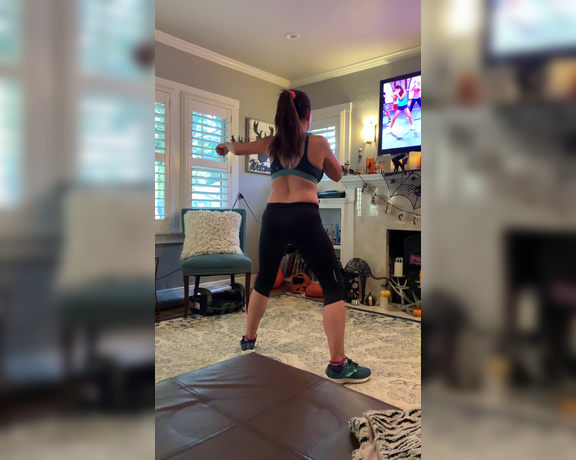 Mrs Poindexter aka Mrspoindexter OnlyFans - Just doing my HIIT video, nothing to see here