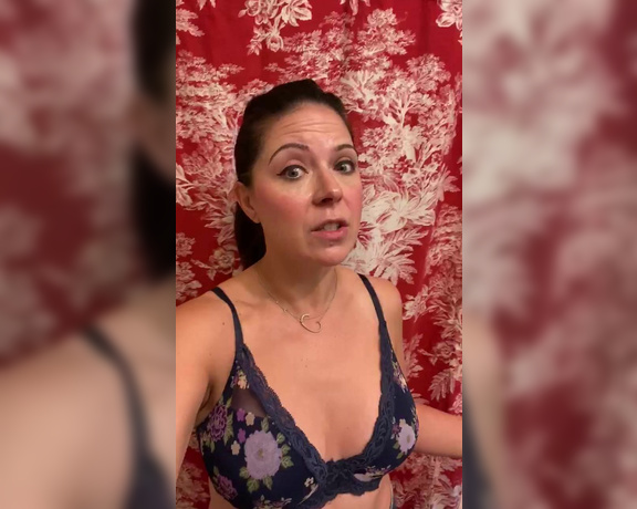 Mrs Poindexter aka Mrspoindexter OnlyFans - Just a quick get get ready morning video I filmed this myself as I am often these days doing since