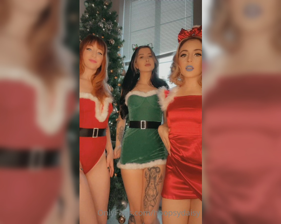 Hoopsydaisy OnlyFans - Getting into the Christmas spirit with @hexx girl & @lovedaypole Make sure to check your DMs tonigh