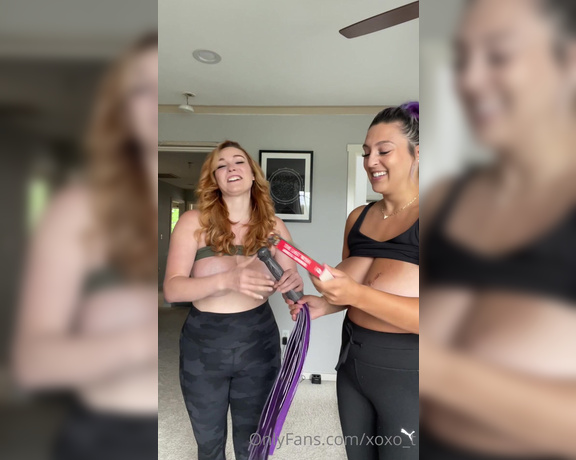 Tati Evans aka Tatievans OnlyFans - Monday shenanigans What can we hold under our boobs” Featuring @taylorgunner