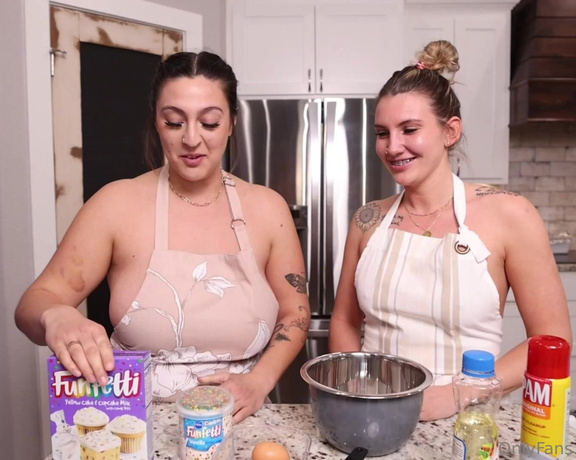 Tati Evans aka Tatievans OnlyFans - Baking with Tati & Cee Part 1 of 2… This will be in your DM’s soon Part 2 comes out next week! Un