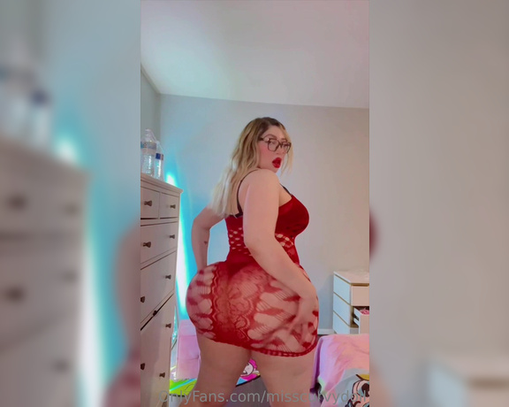 Desiy Garcia aka Misscurvydoll OnlyFans - Let me bounce this booty on you