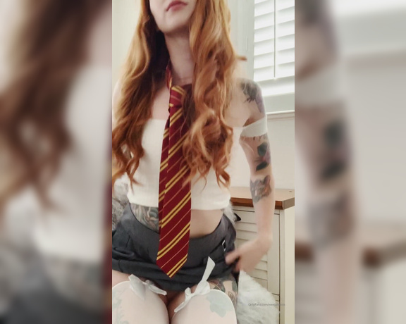 Weejulietots OnlyFans - Harry Potter week Here’s a short clip from my Gryffindor video that’s waiting to be unlocked in