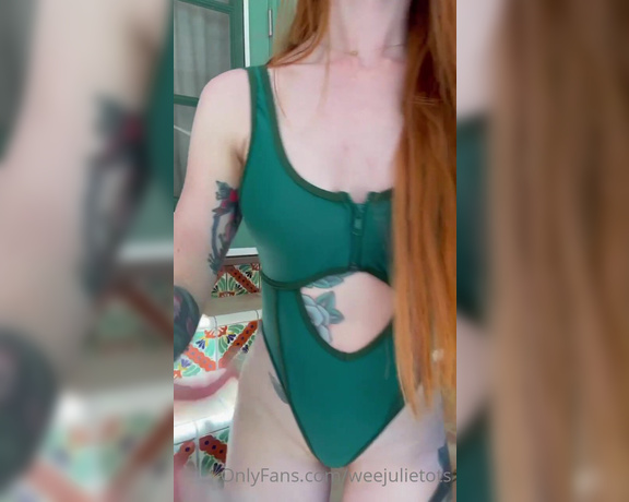 Weejulietots OnlyFans - Green goddess Happy Monday! I’m shooting some new things today and tomorrow so get in my inbox and