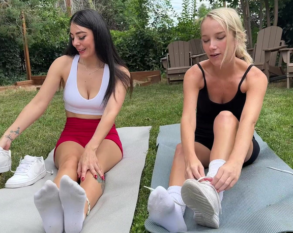 Cookiesbby OnlyFans - Our yoga isnt complete until we sniff each others feet! Cosmic and I had such a good workout togethe