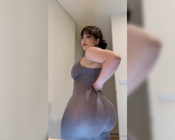 Amelia aka Urthickpersiangfnoppv OnlyFans - Clapping my cheeks in this jumpsuit, my ass sounded so loud here both with the jumpsuit and without