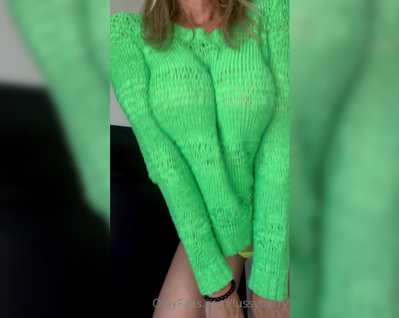 Lussyberry OnlyFans - Day with sexy green pants on