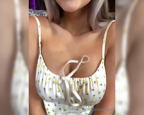 Tana aka Tanababyxo OnlyFans - Who loves titties I love playing with them