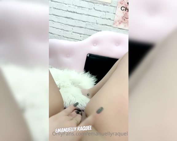 Emanuelly Raquel aka Emanuellyraquel OnlyFans - Hummmm gozando gostodinho p ti Cumming a lot for you