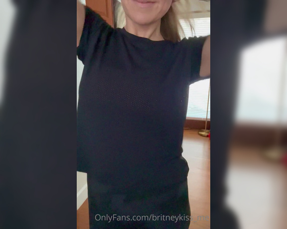 Britneykiss_me OnlyFans - Sunday Run Complete! I’m ready for a steamy shower and thought you might like a little tease! Happ