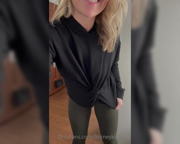 Britneykiss_me OnlyFans - Happy Afternoon teaser! I have to go run my mom errands now I love wearing my silky leggings withou