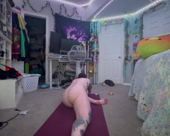 Lainabearrknee OnlyFans - Nude yoga all this week has been so good for me! I literally have needed to get on this routine!!!!