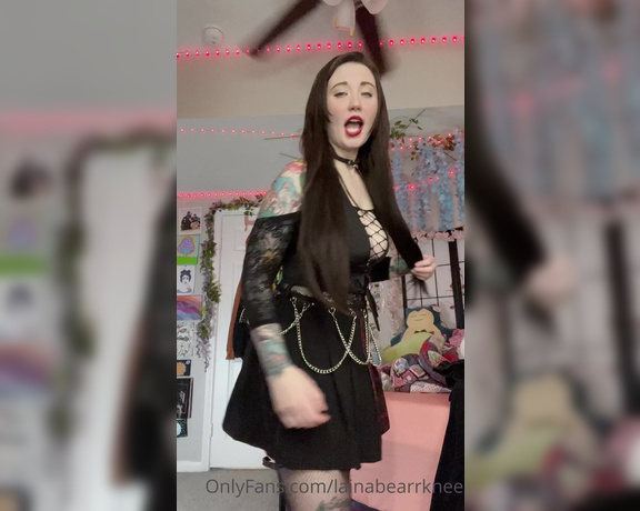 Lainabearrknee OnlyFans - My fit was amazing and I had to share ) Do you like my long hair heheh