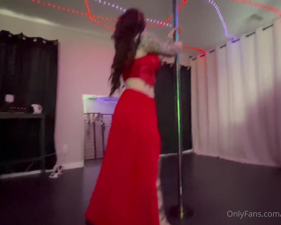 Lainabearrknee OnlyFans - (SONG IS DMCA FREE) You come to the Fae Strip Club and you see this sexy elf on the pole )