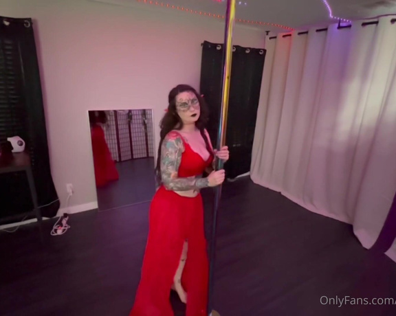 Lainabearrknee OnlyFans - (SONG IS DMCA FREE) You come to the Fae Strip Club and you see this sexy elf on the pole )