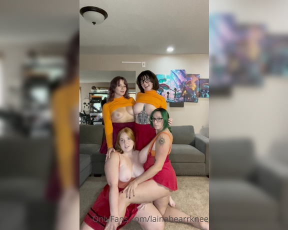 Lainabearrknee OnlyFans - This is us taking pics together hehehe TIP this post $25 to be sent ALL 6 videos from our collab!!!