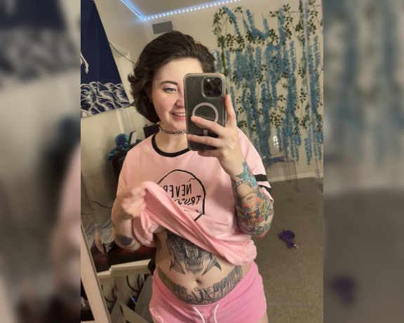 Lainabearrknee OnlyFans - I got new stuff today and made a new friend!!! 3