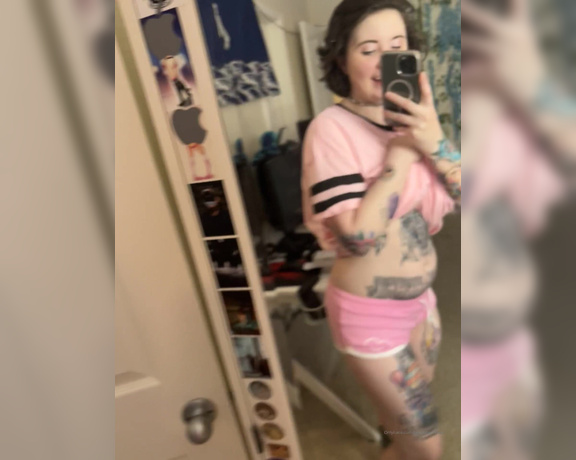 Lainabearrknee OnlyFans - I got new stuff today and made a new friend!!! 3